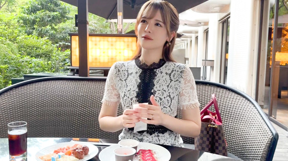 色白ボインハーフ美女が旦那の目の前でデカチンAV男優に中出しされてしまう！ 3