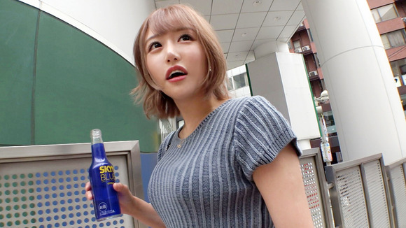 爆乳ガールズバー店員とハメ潮びしょびしょセックスってええな！ 5