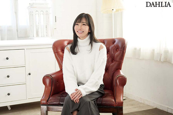 元受付嬢の30歳モデル級人妻が旦那に内緒でAVデビュー！ 4
