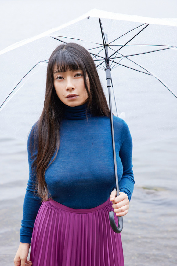 グラドルさん「イメビの棒舐めシーンは毎回違う気持ちで咥えている」とプロ意識の高さを見せる 5