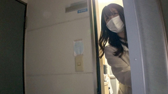 美女２人とくんずほぐれつ３Pセックスって最高だな！ 8