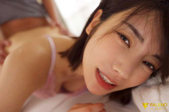 AV女優田中レモンの整いまくった美顔で見つめられながらフェラされたらチ〇ポがキュンキュンしてしまうな！ 10