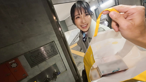 某航空会社で働く25歳CAちゃんの品格ある美尻を突きまくるって最高だな！ 4