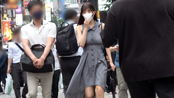街中でベリーダンスの勧誘をしてる巨乳お姉さんにAV男優がデカチン挿入！ 11