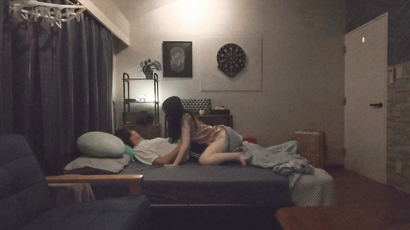 家でリラックスしてる平日仕事終わりの彼女と真夜中海老反りSEX！！ 14