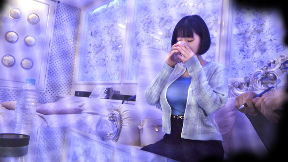 すんごいカラダした美女がマッサージ師にモミモミほぐされるのエロすぎるな 3