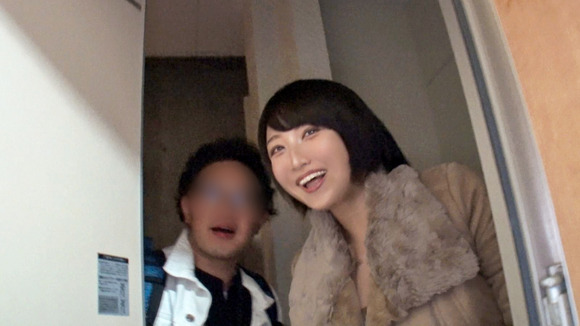 美女２人とくんずほぐれつ３Pセックスって最高だな！ 16