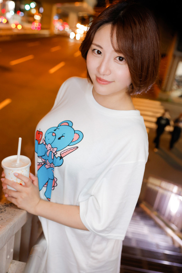 こんな感じのブカブカTシャツ巨乳彼女ってええよな 2