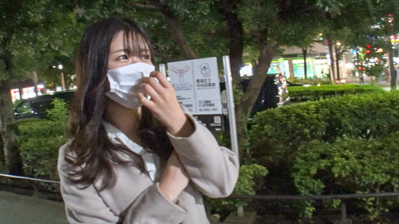美女２人とくんずほぐれつ３Pセックスって最高だな！ 2