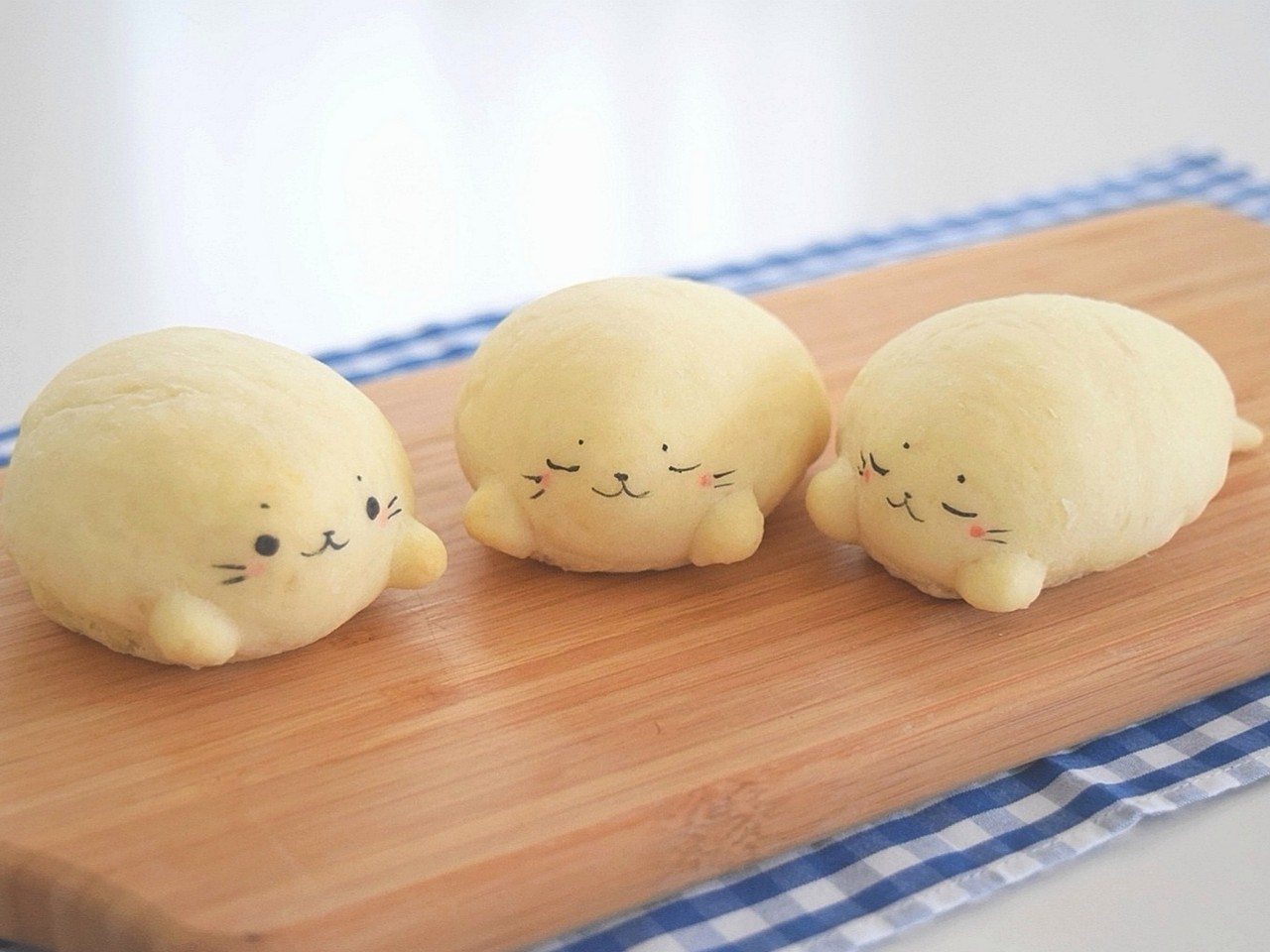 ボリューミーだったクッション 猫の寝床になり変わり果てた姿に ライブドアニュース