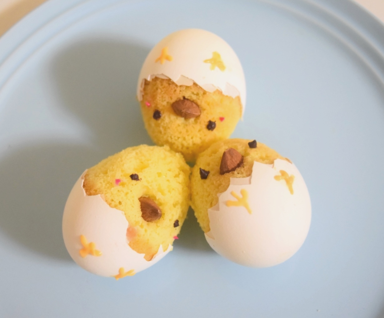 ピヨピヨ 卵の殻を使ったひよこケーキ 衝撃の結末 まんまるほっぺ のんびり楽しむ創作パン Powered By ライブドアブログ