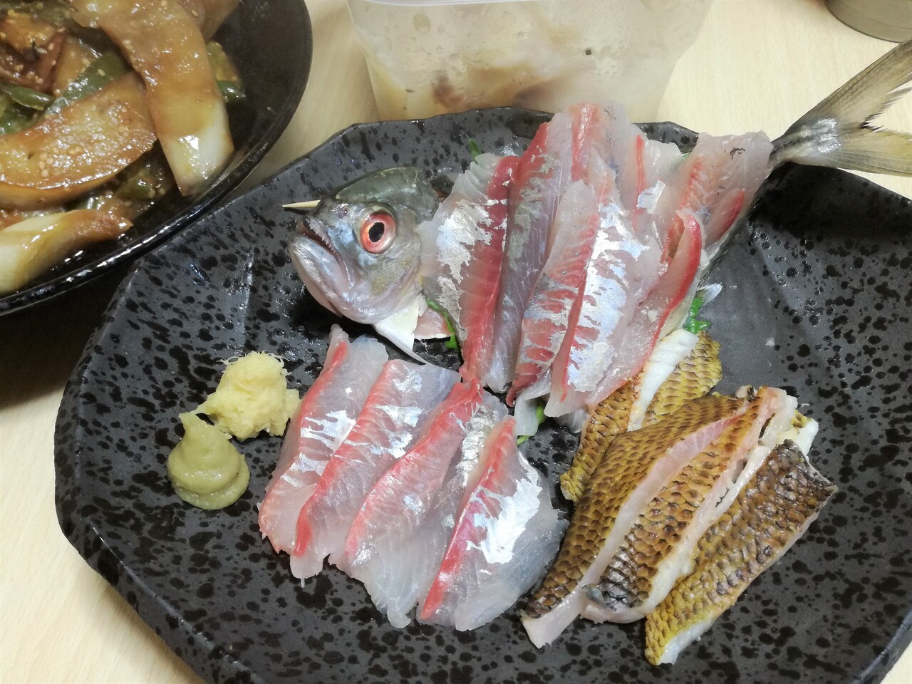 旦那めし 100 チョウチョウウオの刺身と Puyomeのごはんできてるよ