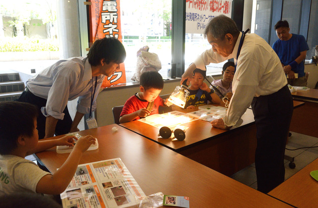 科学の祭典で「ソーラーバッタを作ろう」（2019-8-11）㉖