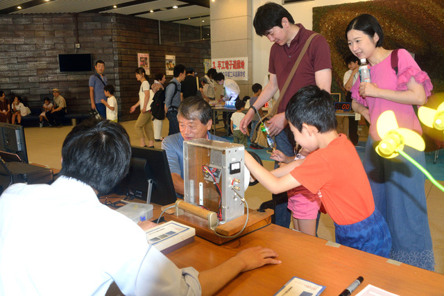科学の祭典で「ソーラーバッタを作ろう」（2019-8-11）⑫jpg