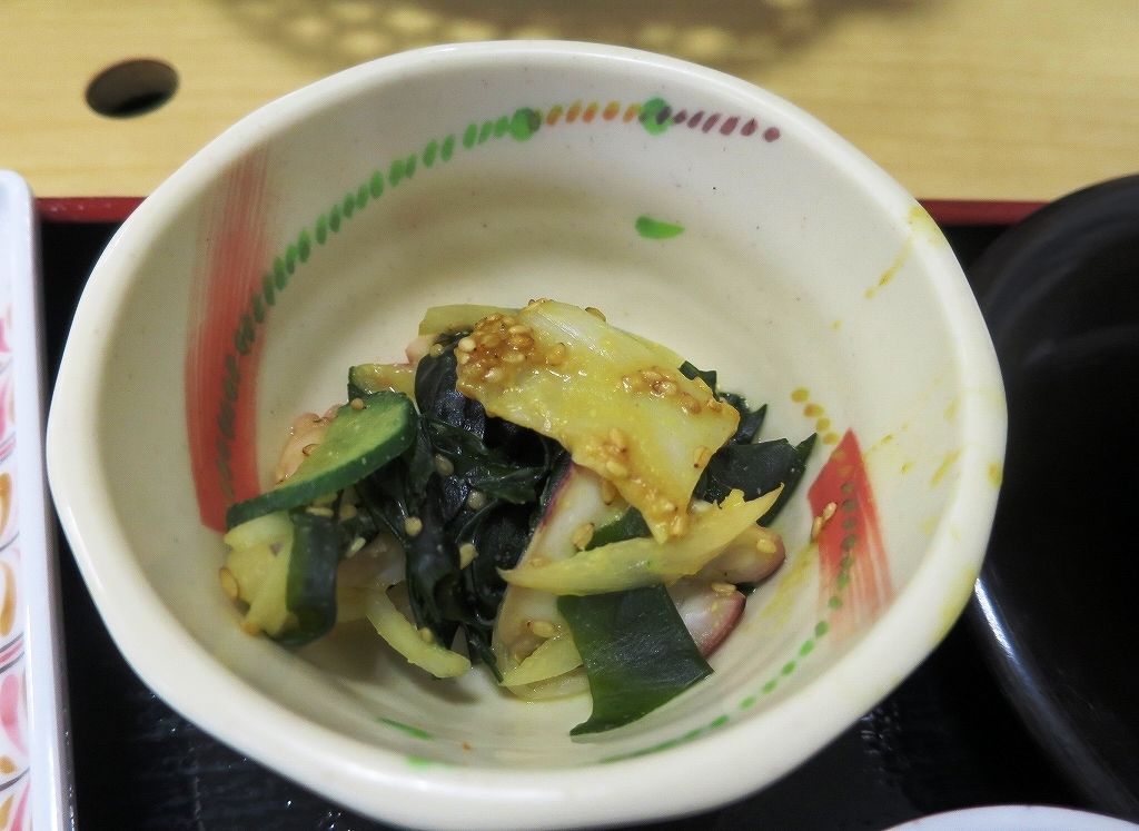 フェリー乗り場の手作り感あふれる大箱レストラン 漁師料理 よこすか ビールが主食 フェリー乗り場の手作り感あふれる大箱レストラン 漁師料理 よこすか ビールが主食