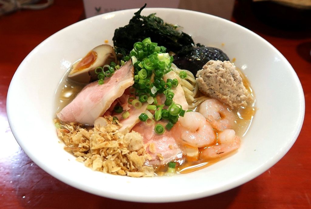 限定 冷やし海老と貝ダシの潮そば はまんど横須賀 ビールが主食