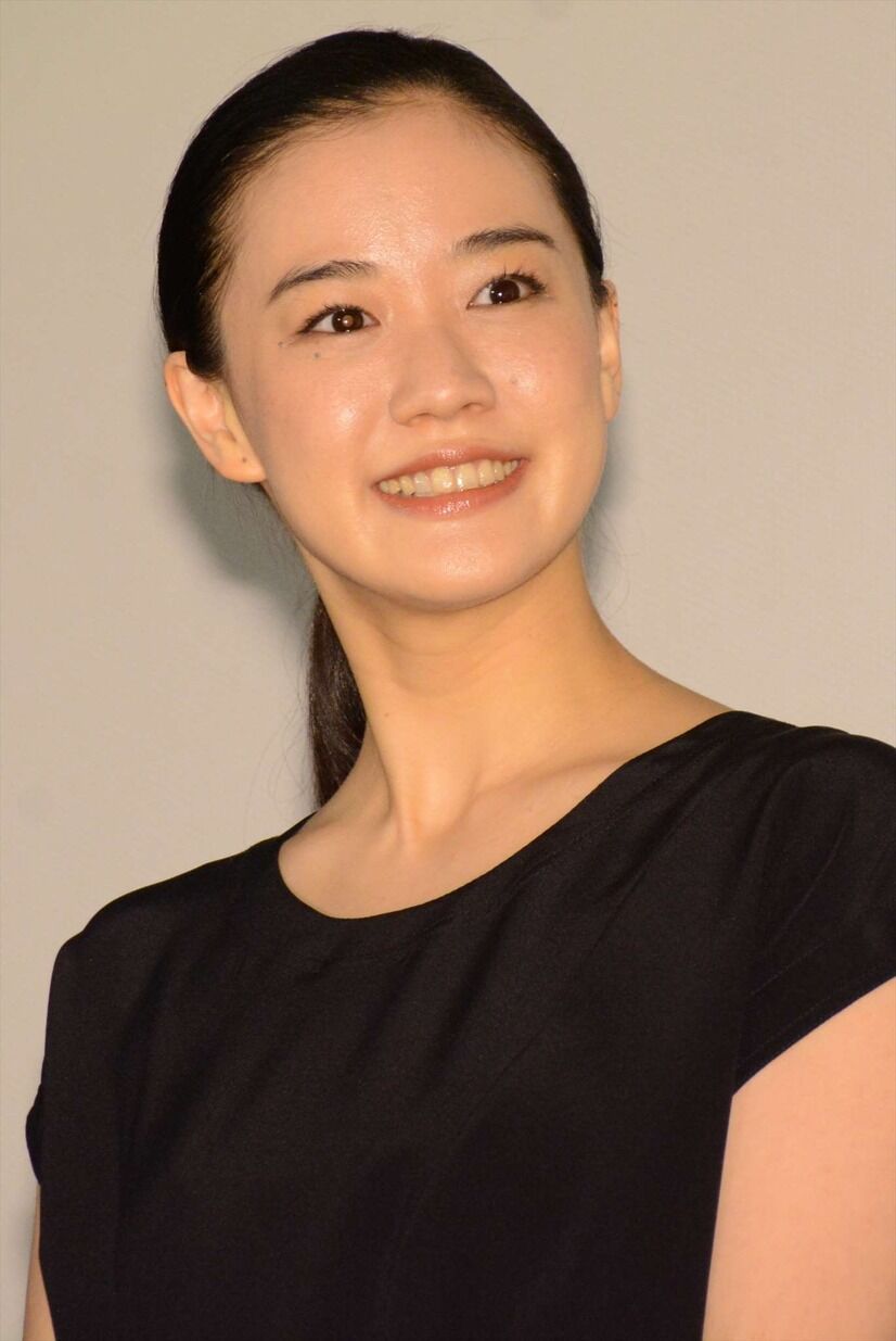 山里亮太が妻・蒼井優の政治発言を擁護、「フェイクニュース」と非難