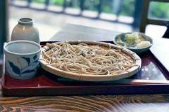 出てきてビックリ!? 東京のそばはなぜ「量が少ない」のか