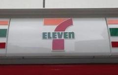 店員同士がレジでつかみ合い 動画拡散でセブン＆アイ謝罪「些細な認識の違いでトラブル」