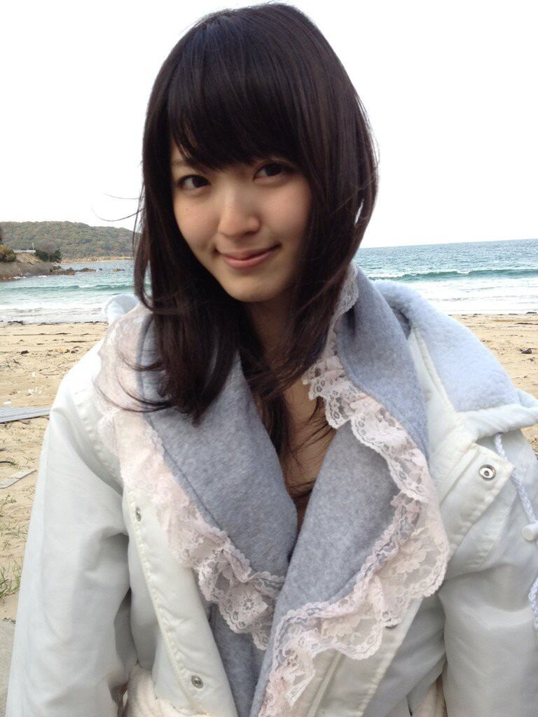 ロッキン本家YOASOBI出演前に鈴木愛理が「アイドル」パフォーマンス！予想外の歌唱に会場騒然！