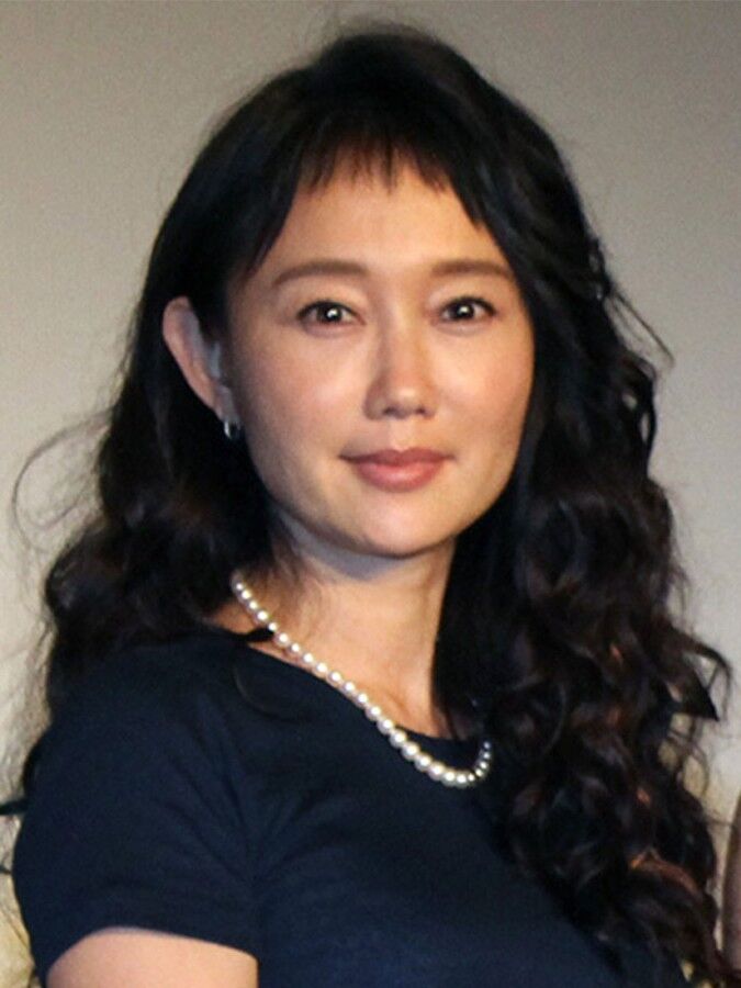 工藤夕貴５１歳、森口博子５４歳とミニのドレスに網タイツでピンクレディーになりきった姿公開。