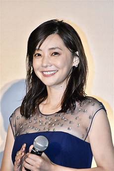 倉科カナの魅力再発見！メガネと赤リップが生み出す破壊力。レアな眼鏡姿にファン大歓喜！