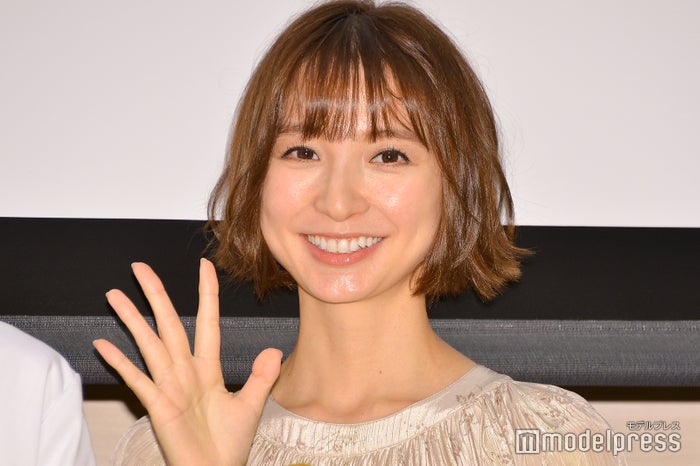 グラス片手に輝く美女篠田麻里子、最新の“まり活”公開！