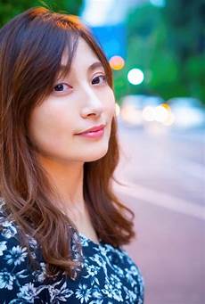 黄色のベストが輝く！熊田曜子の交通安全活動に寄せられた温かい反響。交通安全を願う母