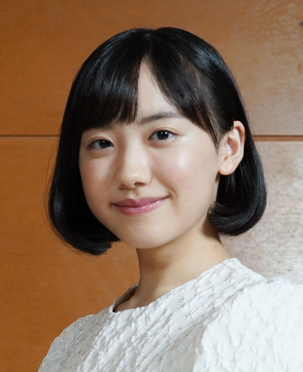 「学生らしからぬセクシーさ？」芦田愛菜の卒業式でのファッションに注目集まる