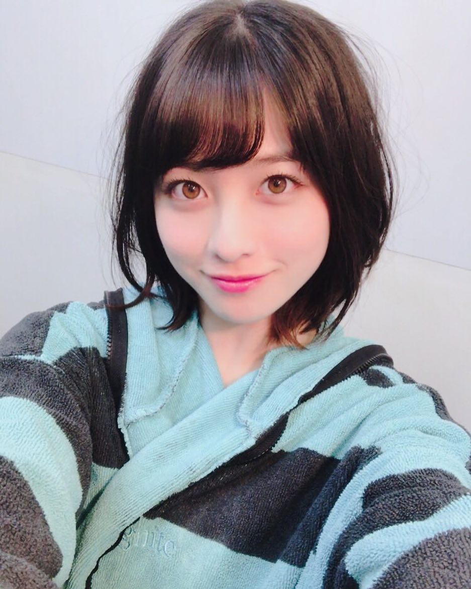 橋本環奈＆中川大志、熱愛報道の二人が映画のPRに登場。クリスマスムードの中笑顔で見つめ合う場面も・・！