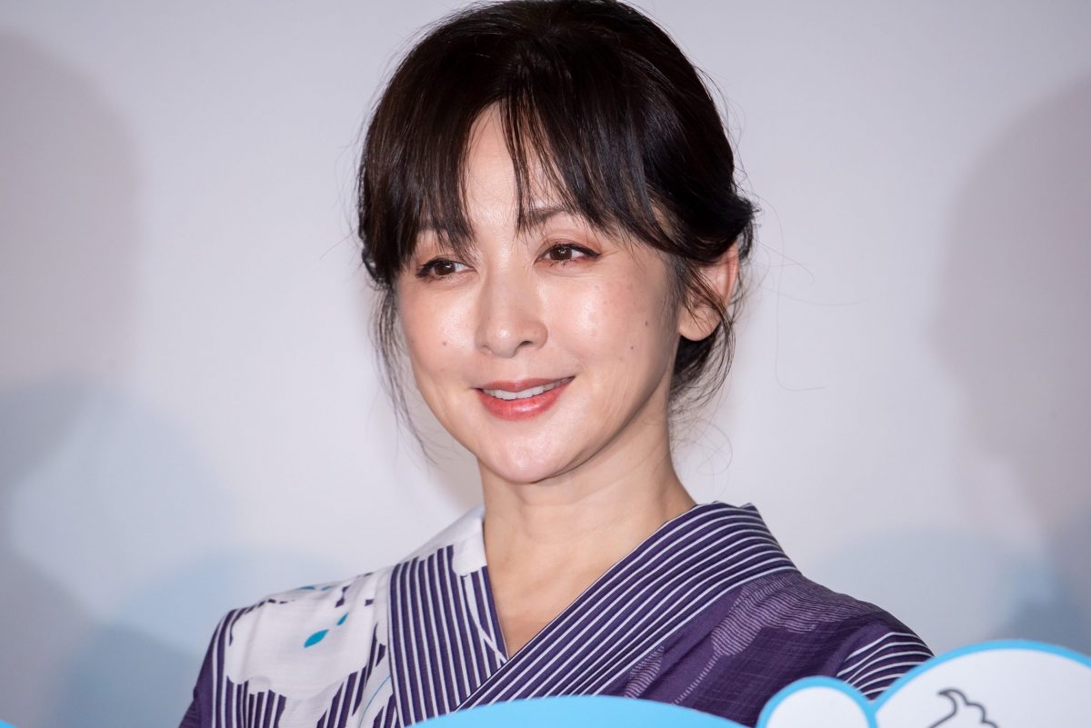 斉藤由貴、6年ぶりの大立ち回りに衝撃！元不倫相手のクリニック前で泣き叫び、警察騒動が勃発！