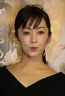 斉藤由貴、60代不倫医師との密会続行！セクシーワンピで誕生日を迎えた彼女の夜の姿とは？