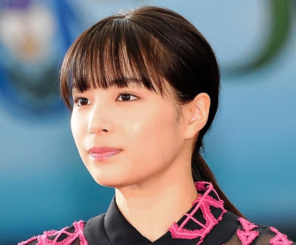 広瀬すず、黒髪×赤リップ　雰囲気一変ファン称賛「綺麗すぎてため息…」