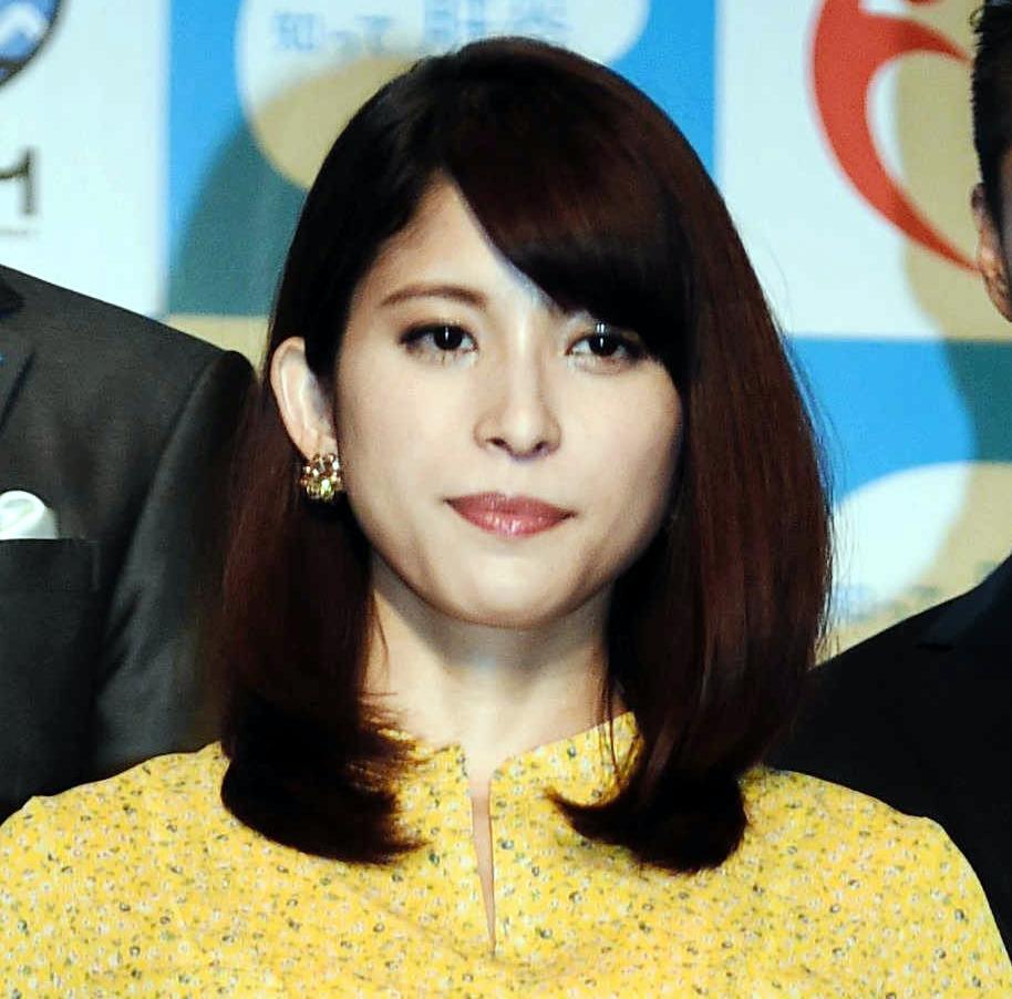 上原多香子、美容家として活躍中「娘と出張旅」可愛い娘の後ろ姿をUP