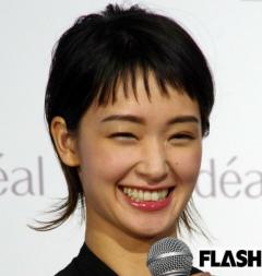 剛力彩芽、舞台俳優と熱愛報道！本誌で語っていた意味深な決意表明「子供のままじゃいられない」