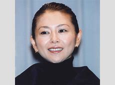 小泉今日子の魅力全開！59歳の自然体の美しさを追う