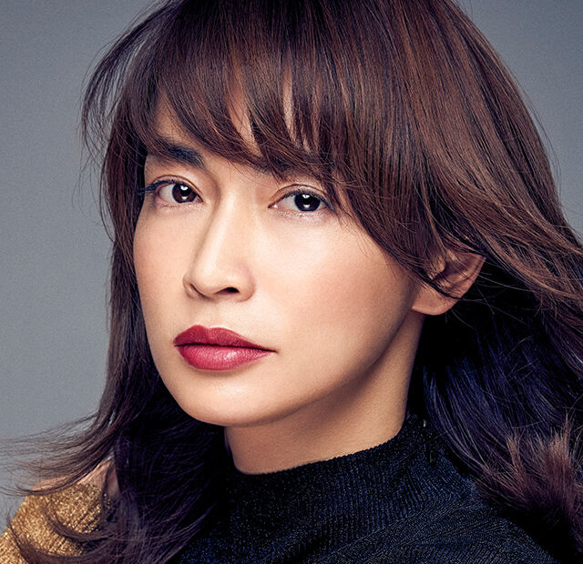 長谷川京子、最新の全身ショットを公開　44歳の美脚　ミニスカ姿が話題！