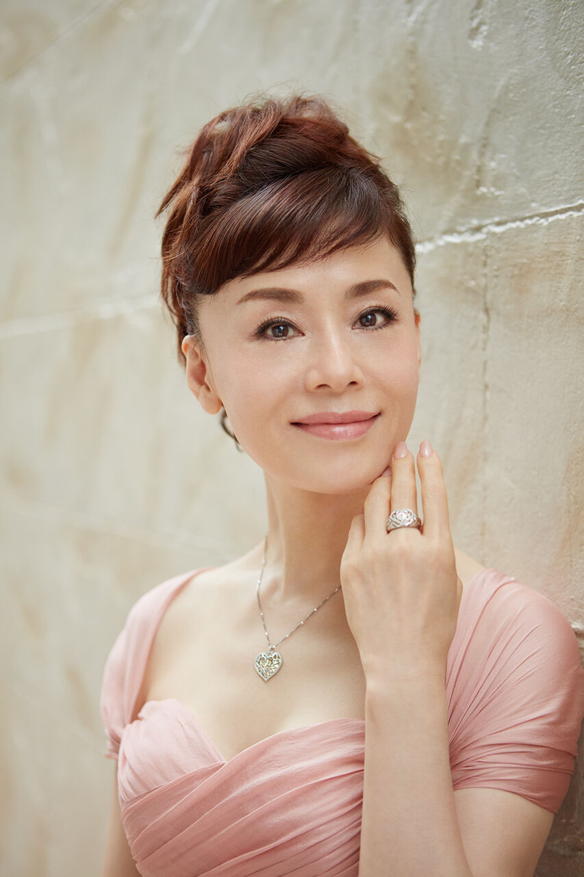 大地真央が舞台で豪華な夫妻と共演！布袋寅泰＆今井美樹の美男美女が話題に