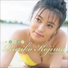 小島瑠璃子、季節外れのビキニ姿で深すぎる谷間！　こぼれ落ちそうな豊満バストにファンの視線集中