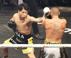 井上尚弥、バンタム級初の快挙　世界４団体王座統一成る！　バトラーに11回  TKO勝利　