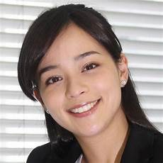 加藤ローサ、39歳の美しさが輝くプールサイドショットが話題！