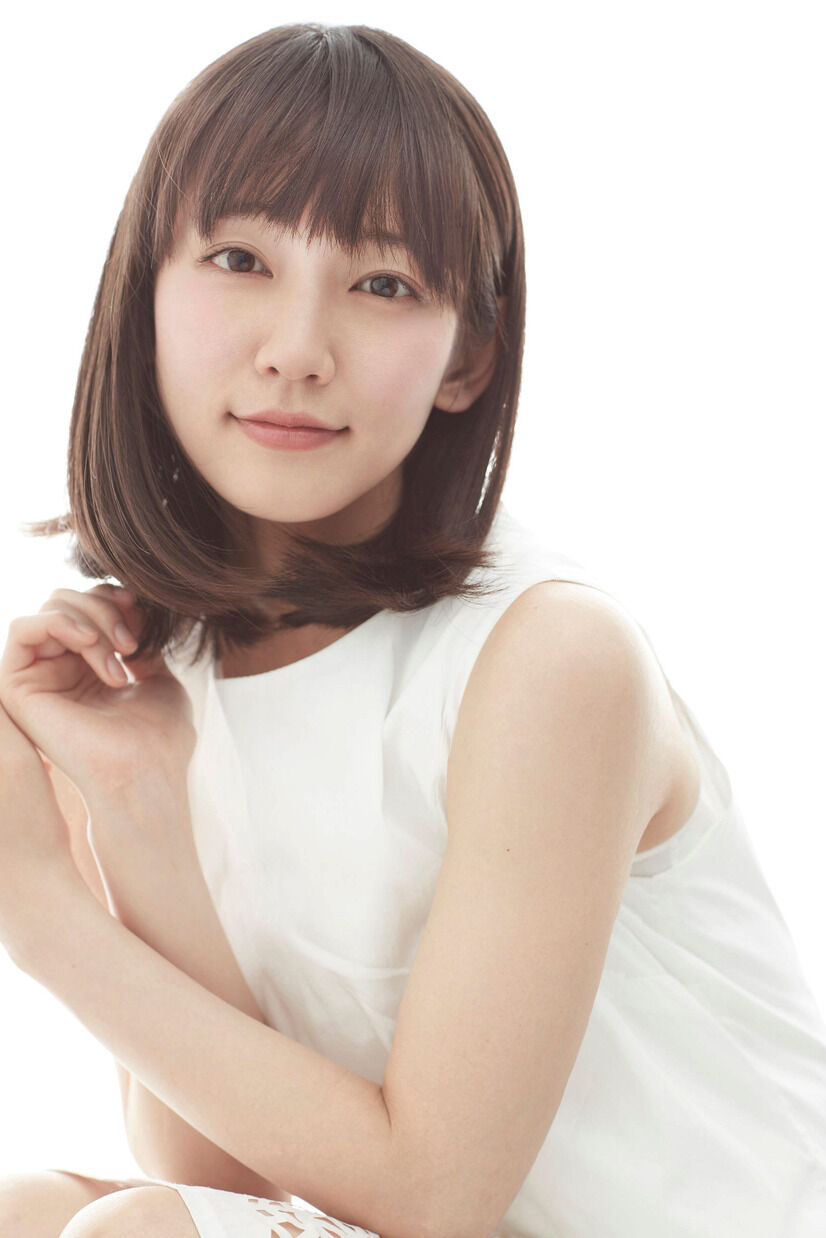吉岡里帆　春のコーデ「ドキドキ感がたまらない」「くびれ最高です」