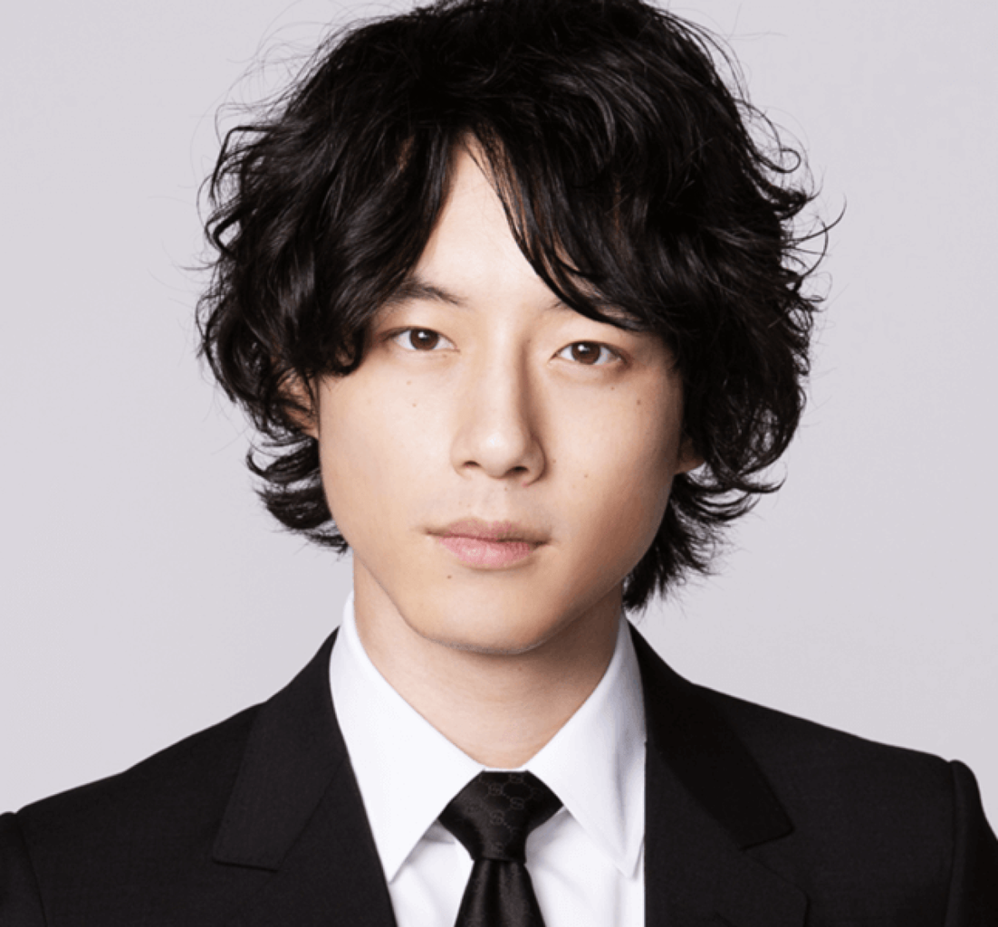 坂口健太郎　平野紫耀の代役　4月期・7月期　異例の2クール連続主演　キンプリ「ファン敏感」　