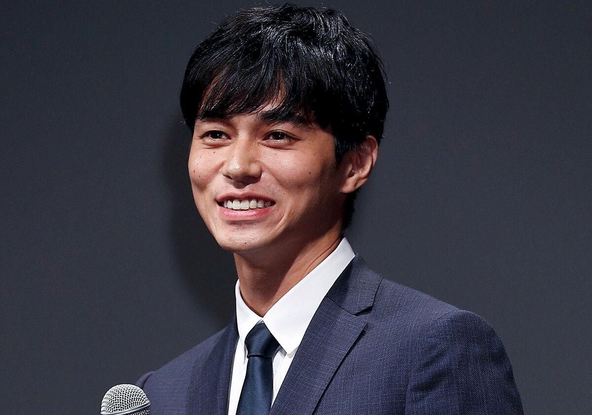 東出昌大、山での自給自足生活と俳優業の両立について、山で色んな物拾って食べている。