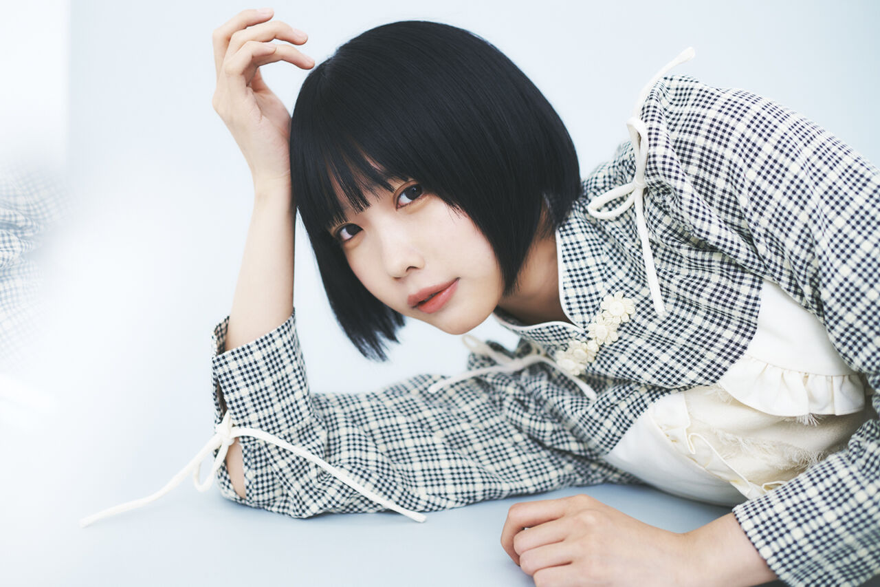 あのちゃん、ノーバンで全身青コーデ！始球式に華麗な登場