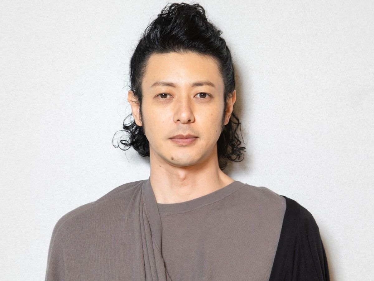 芸能界の仲間とさらに遡る！オダギリジョーの小中学校時代の同級生とは？