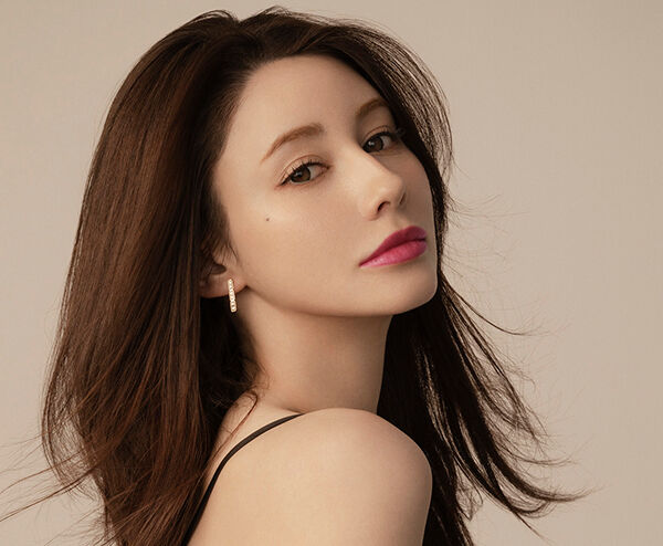 視聴者から指摘されたダレノガレ明美の胸元の斑点について、彼女が釈明する