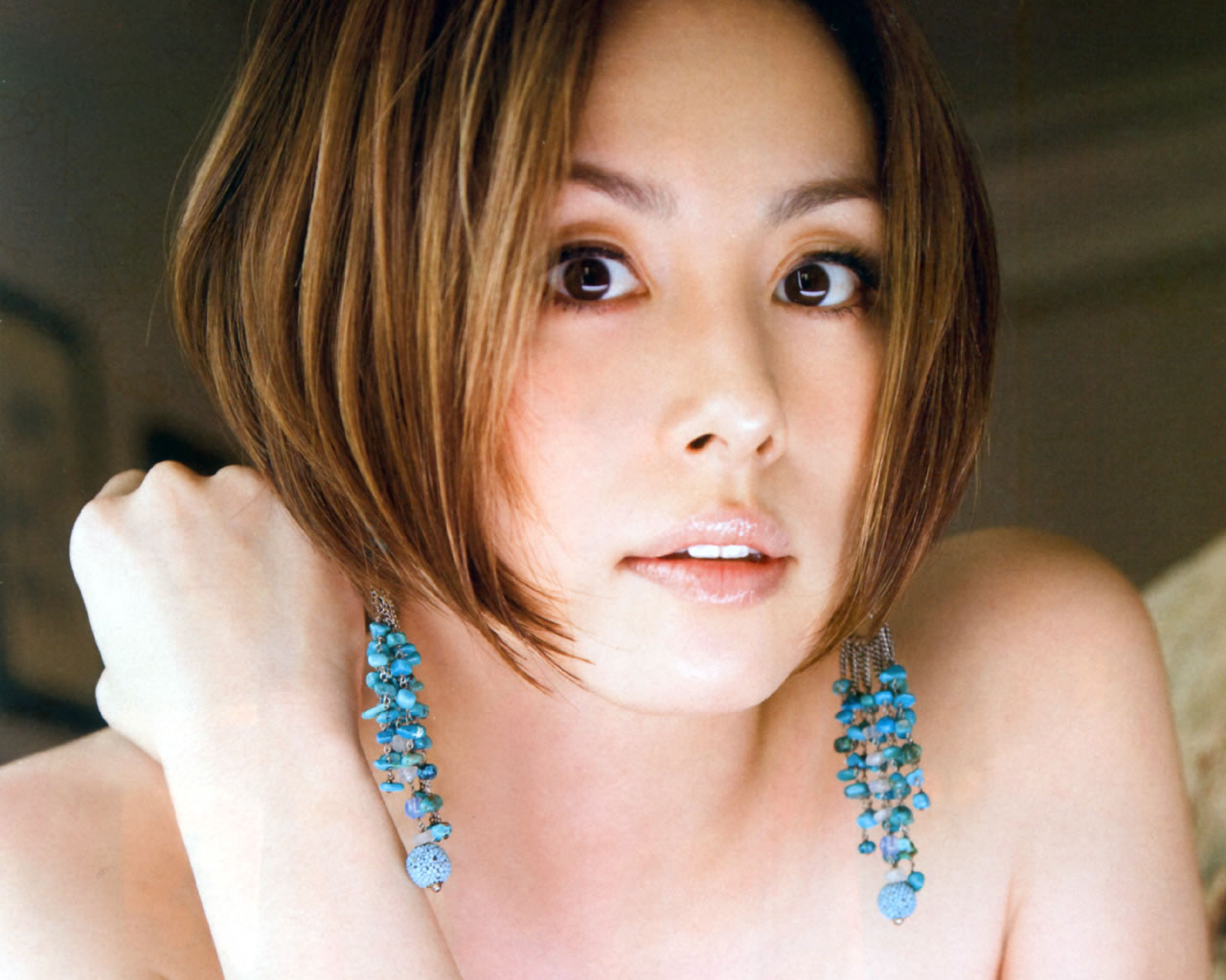 米倉涼子が苦しんだ一年の苦悩とは？胸元が深く開いた姿から垣間見える真実とは！？