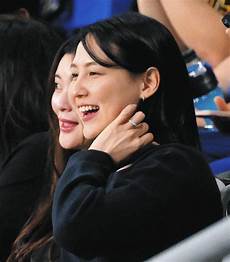 真美子夫人、高級ブランドを身に着けても“しまむら感”が満載？