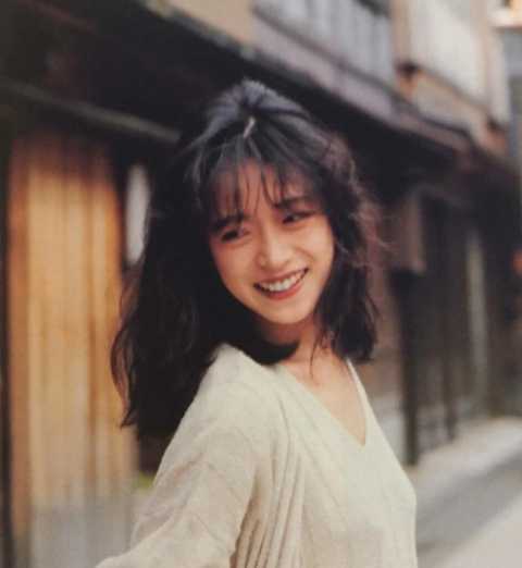 中森明菜とマッチの破局会見の“謎の金屏風”の真相とは？父親による裏話に迫る